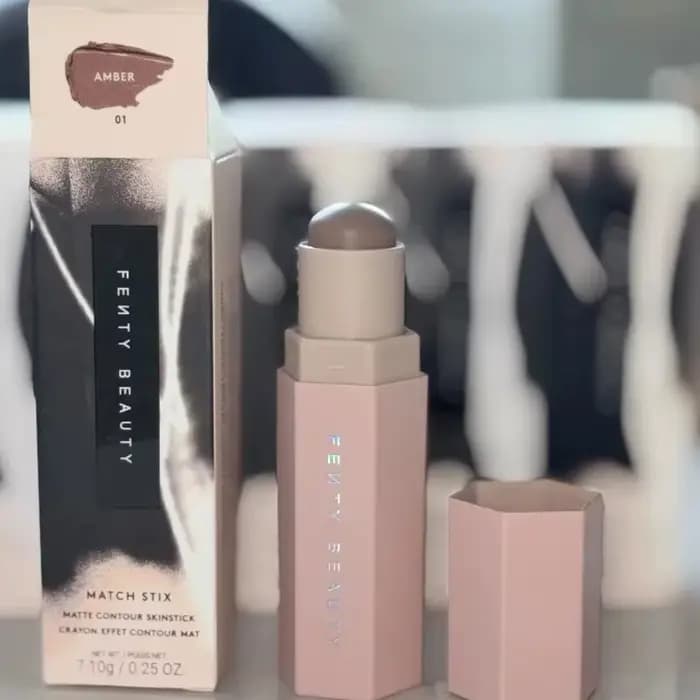 Ensemble de maquillage Fenty Beauty, illuminateur, palette miroir, poudre libre chatoyante pour le v