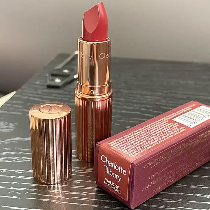 Charlotte Tilbury Rouge à lèvres mat longue tenue, haute pigmentation, fini velours non desséchant, 
