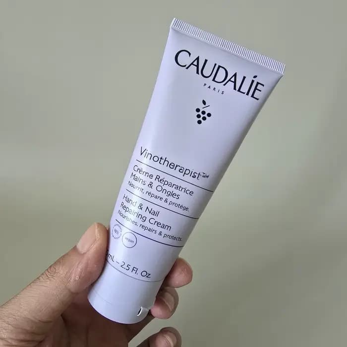 Crème réparatrice pour les mains Caudalie avec beurre de karité et huile de pépins de raisin