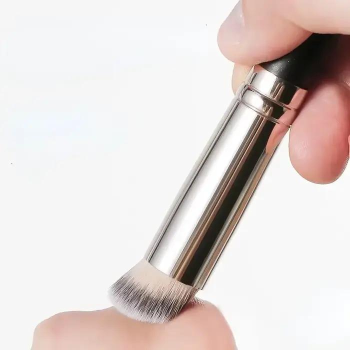 Pinceau correcteur de fond de teint