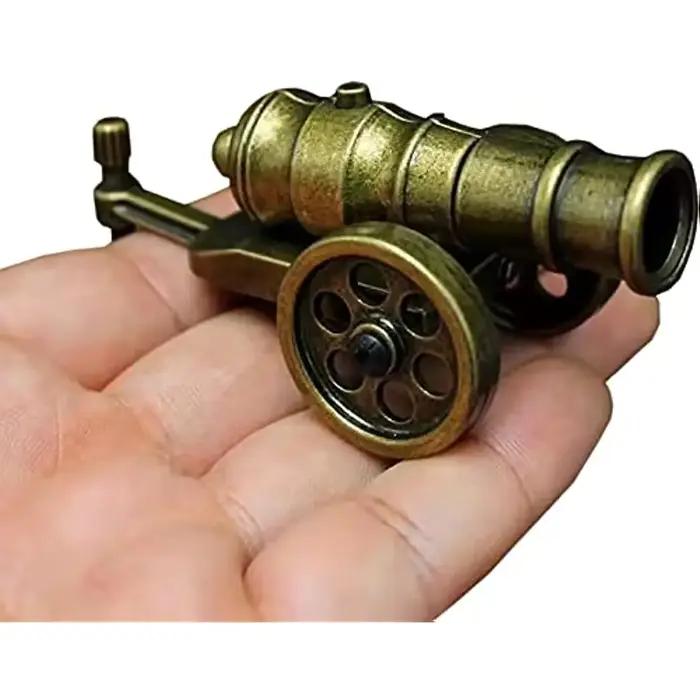 1 modèle de mini canon tirable : réplique militaire pour décoration de table - Un jouet sportif de tir unique et un cadeau de collection !