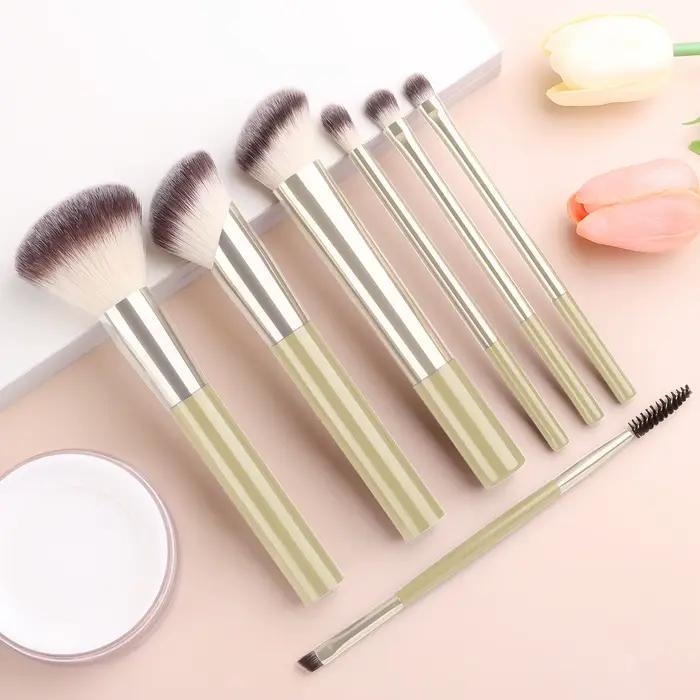 Pinceaux de maquillage à poils doux