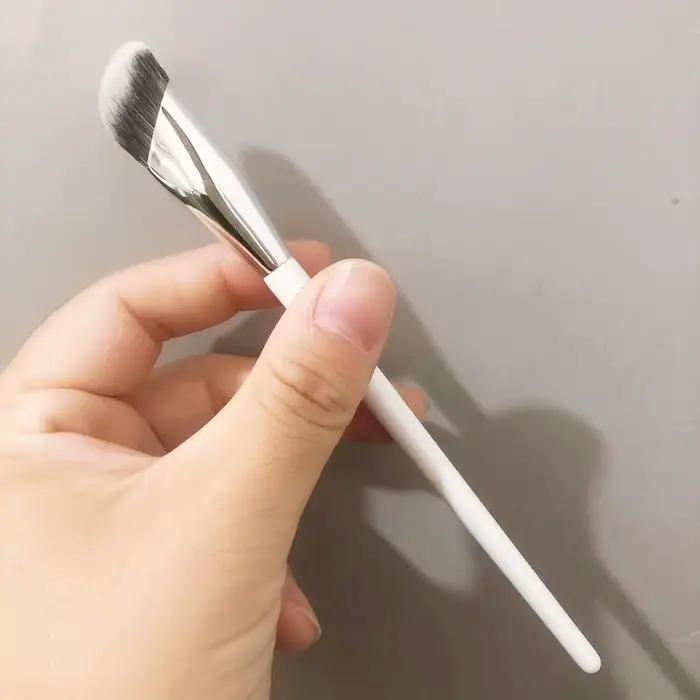Pinceaux de maquillage correcteurs blancs 811, 1 pièce, pour fond de teint liquide angulaire, accessoire de beauté pour les détails du visage
