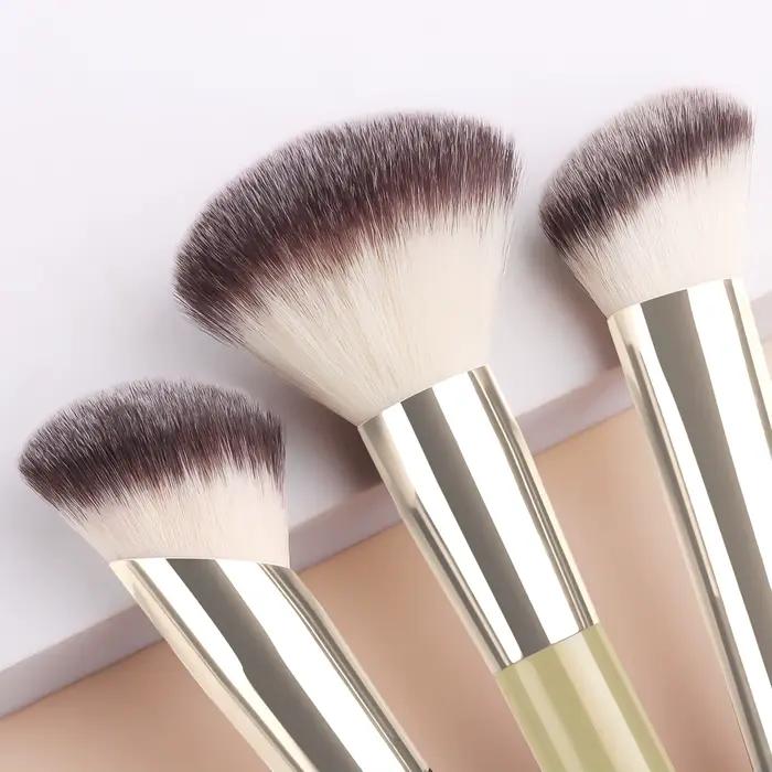 Pinceaux de maquillage à poils doux