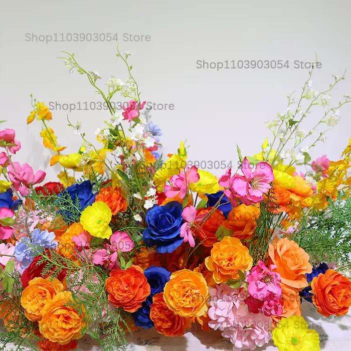 Composition florale vive et colorée orange/bleue, fleurs de pivoine et de rose, décoration de fond de scène de mariage, rangée de fleurs pour le sol, accessoire d'événement