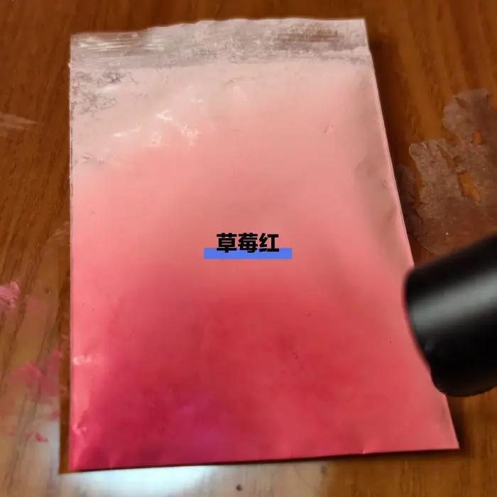 Pigment de poudre photochromique activé par le soleil en vrac changeant de couleur lors d'exposé à la lumière UV