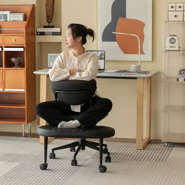 Fauteuil lounge moderne à jambes croisées, tissu en velours, rotatif, réglable en hauteur, avec repose-pieds, adapté aux salons