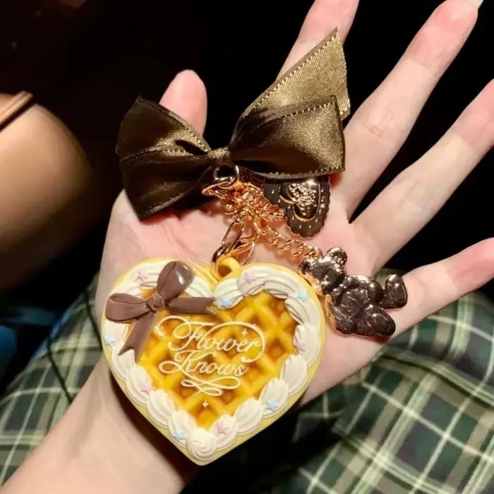 Poudre fixatrice de maquillage Flowerknows THE SWEETIE BEAR Mini Honey Face Powder Pendant