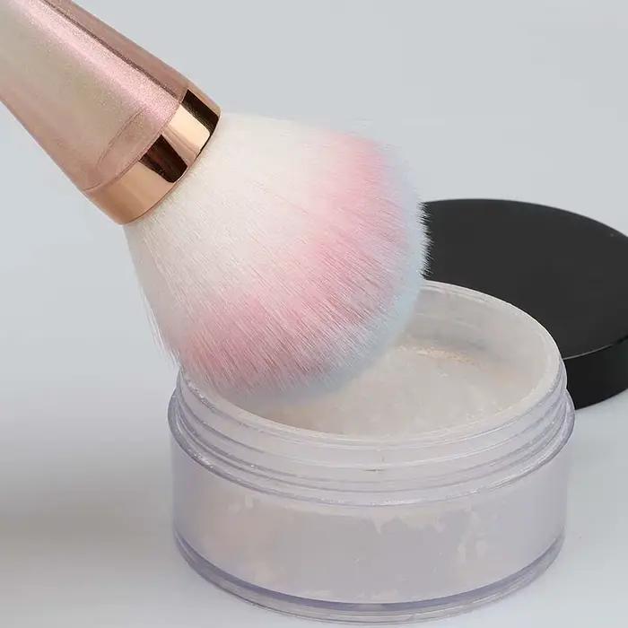 Brosse de maquillage rose irisée