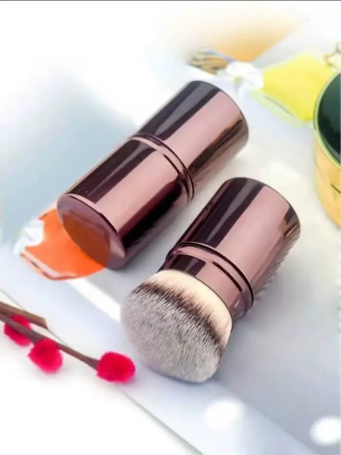 1 pinceau de maquillage pour fond de teint rétractable avec couvercle