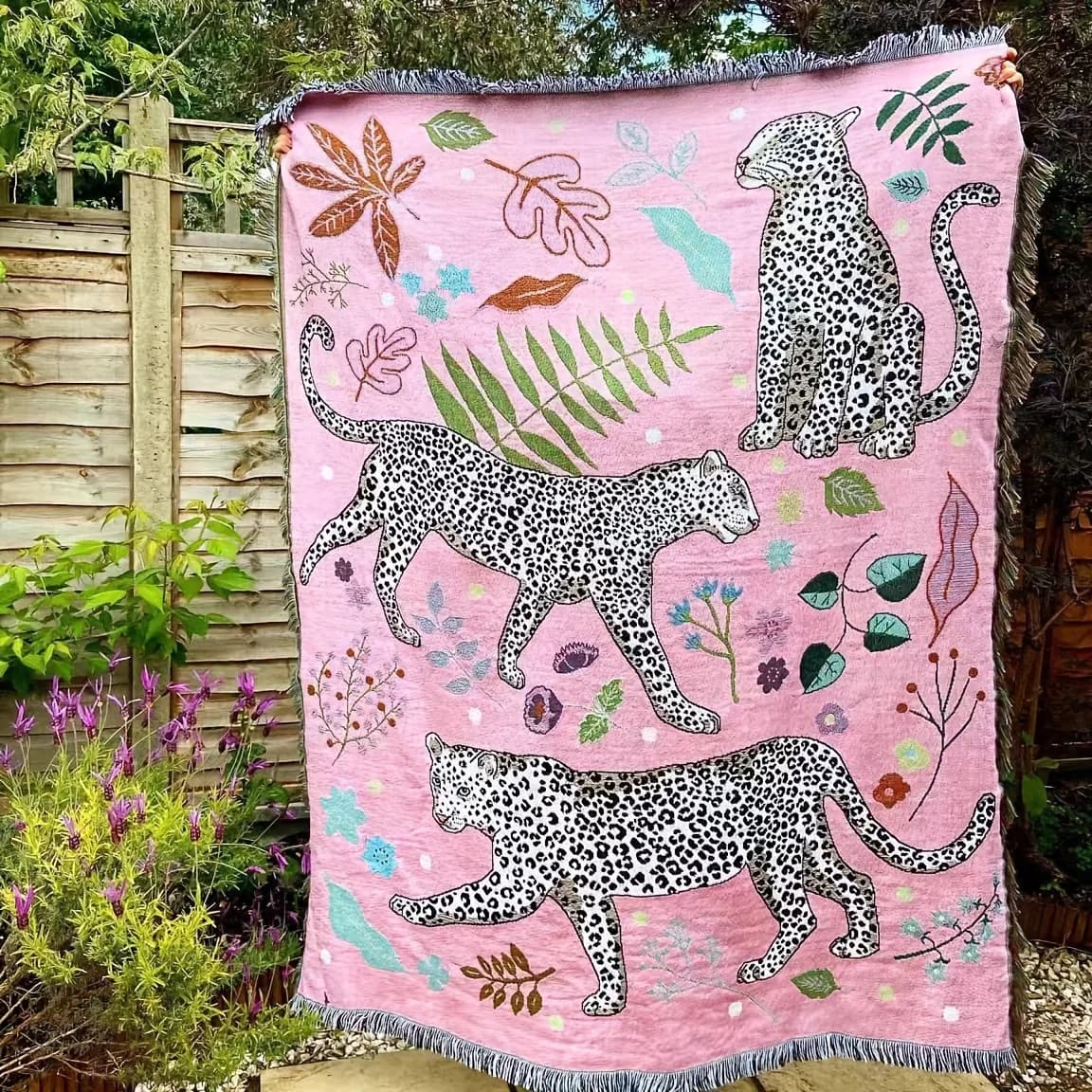 Tapisserie murale tissée rose léopard, style bohème, motif animalier et botanique, avec franges, cou