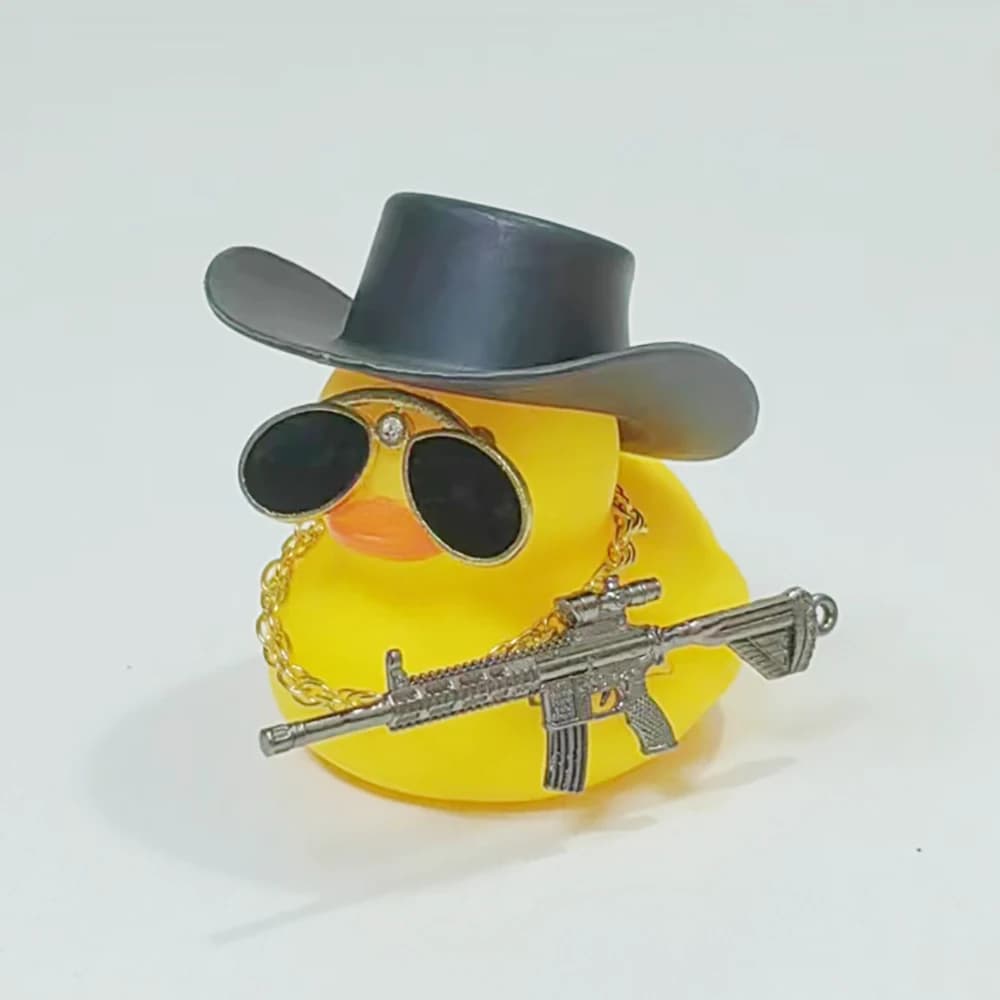 Petit canard coloré avec arme, décorations de tableau de bord de voiture, jouet mignon en caoutchouc