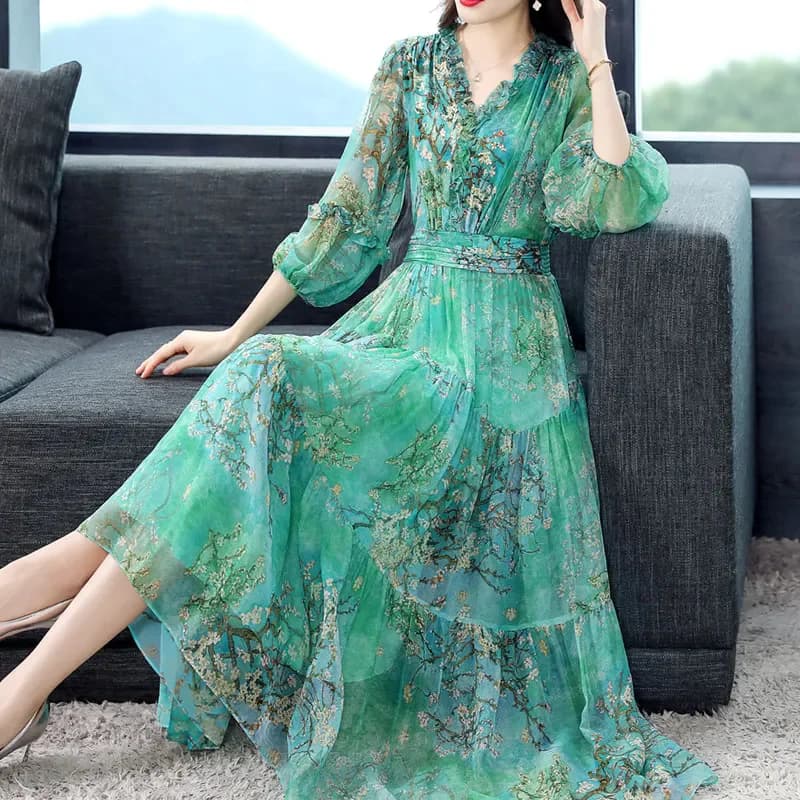Robe haut de gamme en soie à col en v, Style mi-long, nouveau Style printemps/été 2025, tempérament 