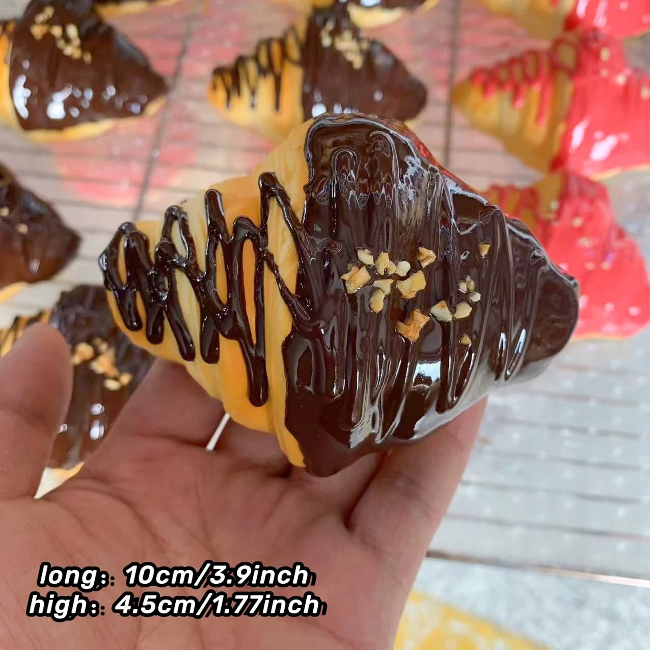 Maquettes de croissants et beignets factices - Accessoires de pâtisserie ultra-réalistes en PU pour