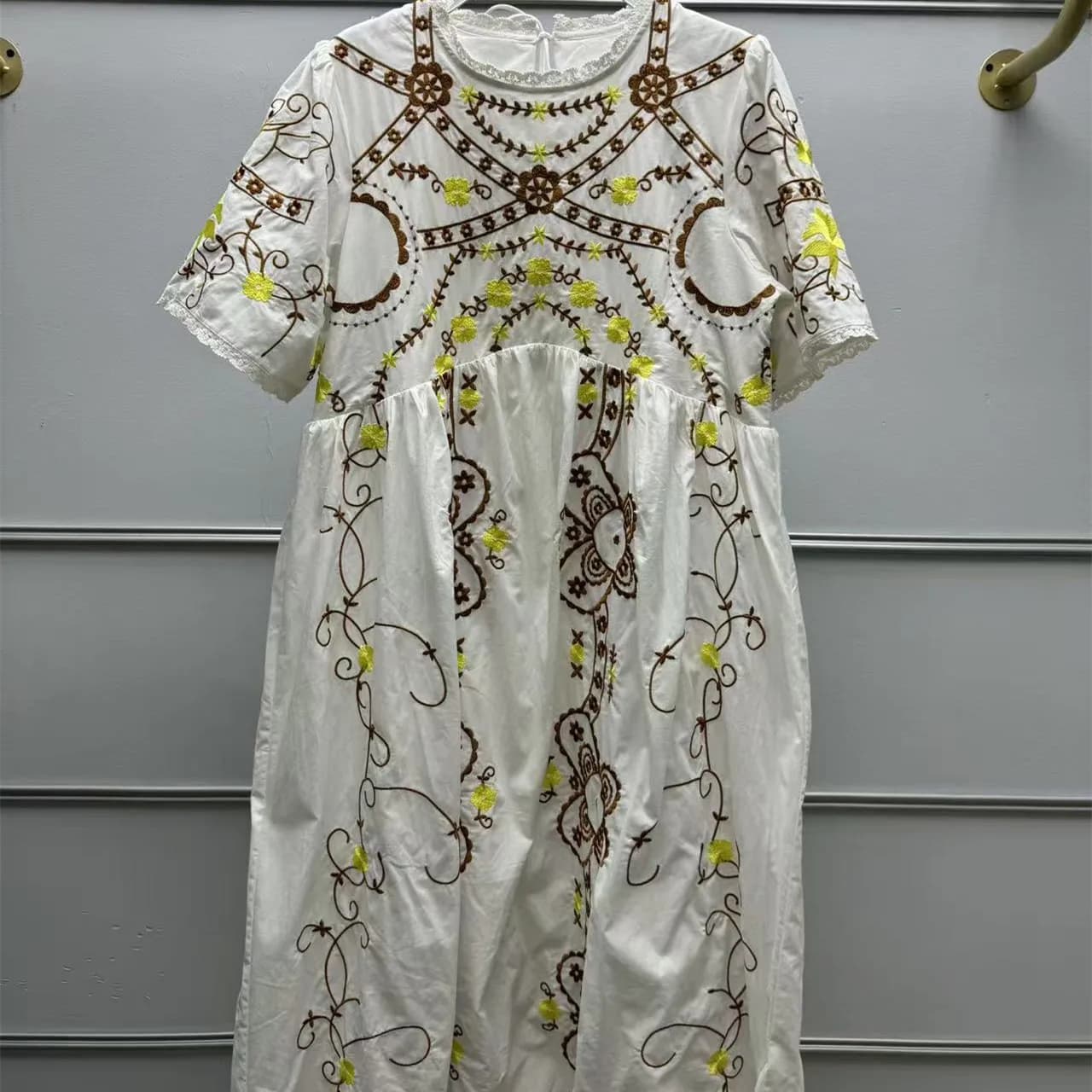 Robe en coton brodée de fleurs pour femme, avec dentelle, taille haute, col rond, manches courtes, c