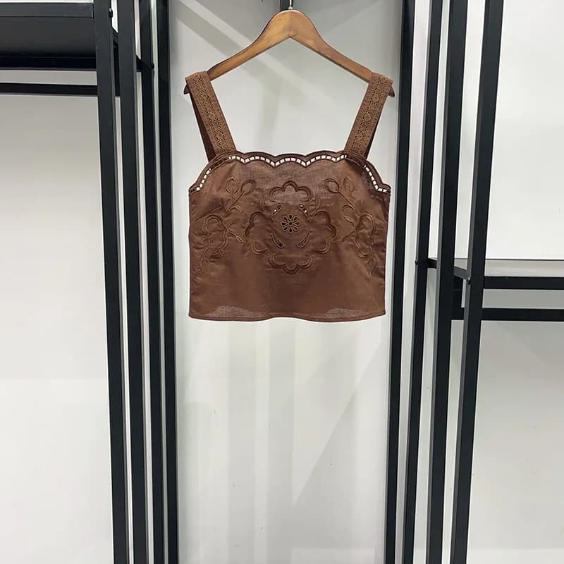Débardeur court brodé à col carré et découpes pour femme ou pantalon droit taille haute pour femme
