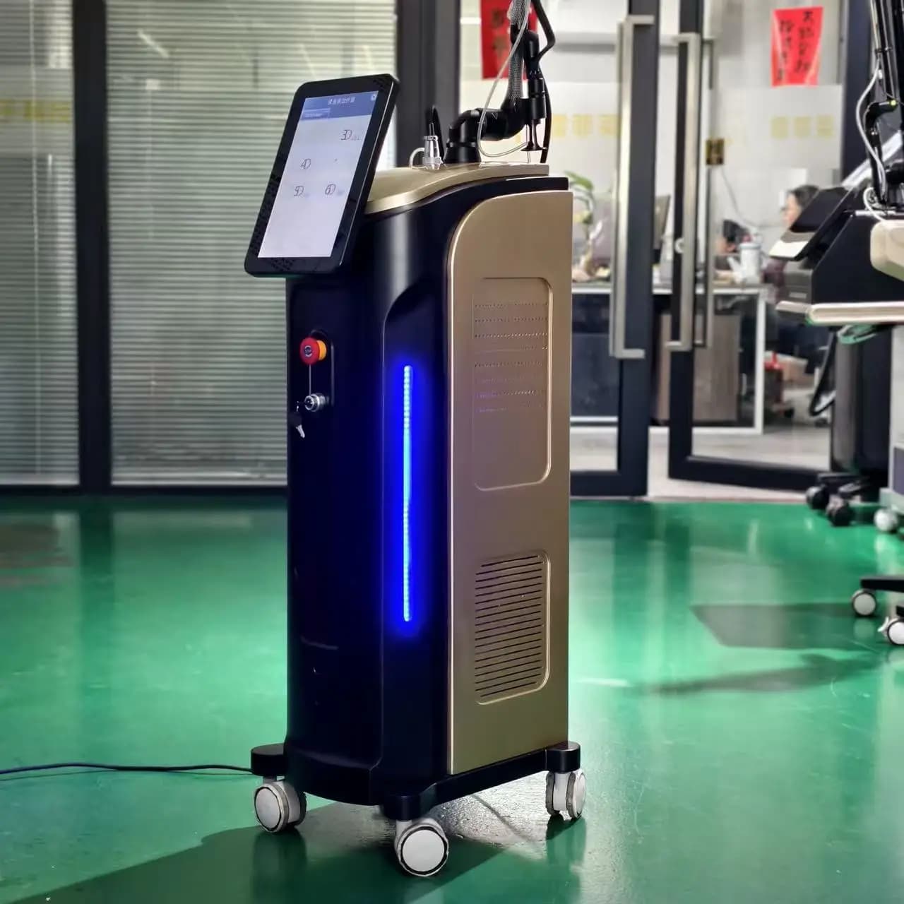Laser CO2 Fractionnel Vertical pour Rajeunissement Facial, Traitement de l'Acné, des Cicatrices, des