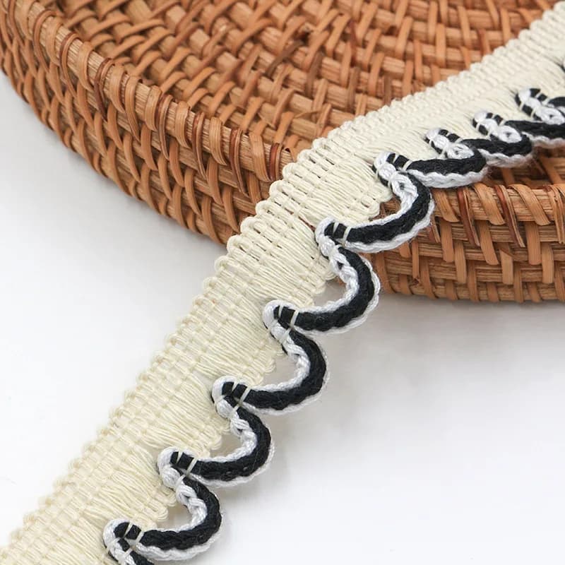 Couleurs beiges coton Crochet dentelle bricolage vêtements pour enfants Textile de maison robe col j