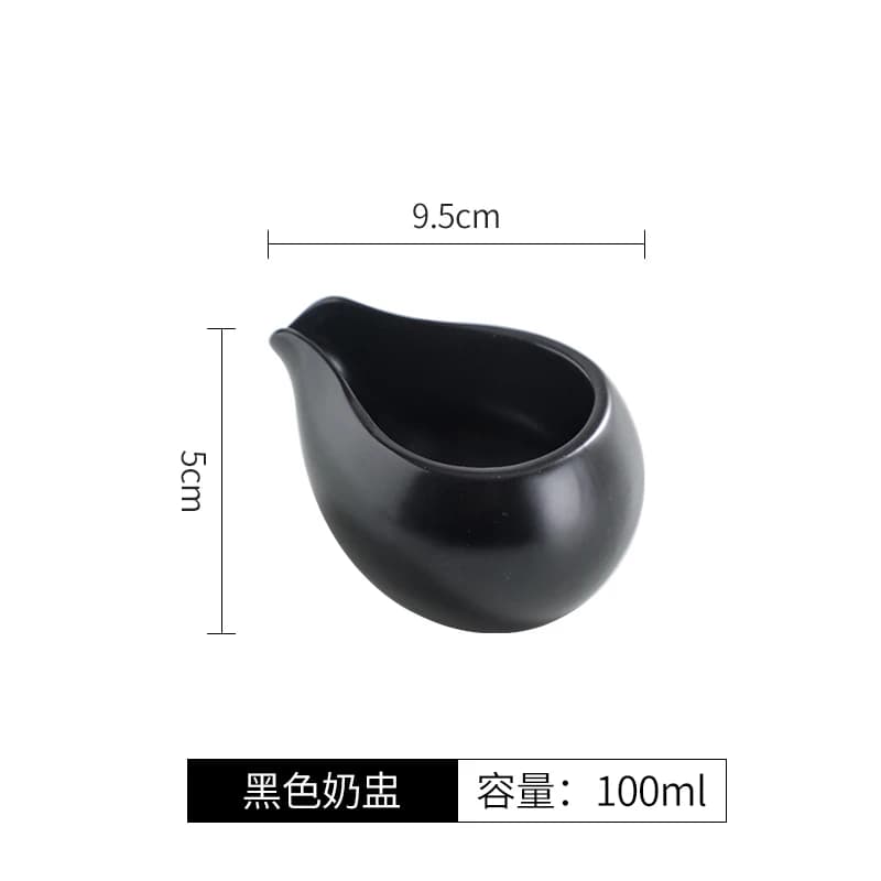 Pot en céramique de style européen, tasse de jus de poivre noir, café, petit-déjeuner, miel, lait, s
