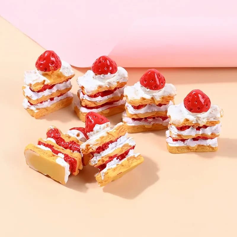 10 pièces de mini gâteaux à la crème aux fraises pour maison de poupée, mini-aliments DIY pour acces