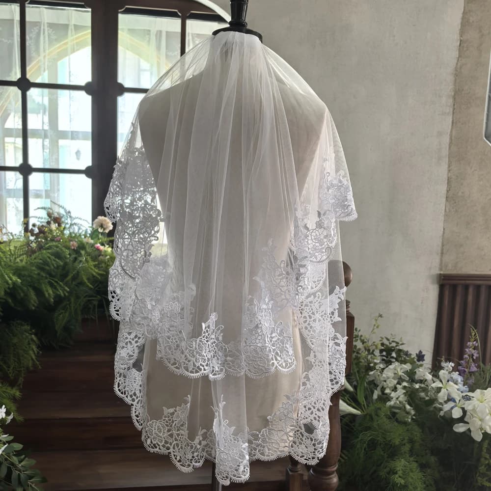 Voile de mariée deux couches en dentelle avec bord appliqué, avec peigne, accessoires de mariage pou