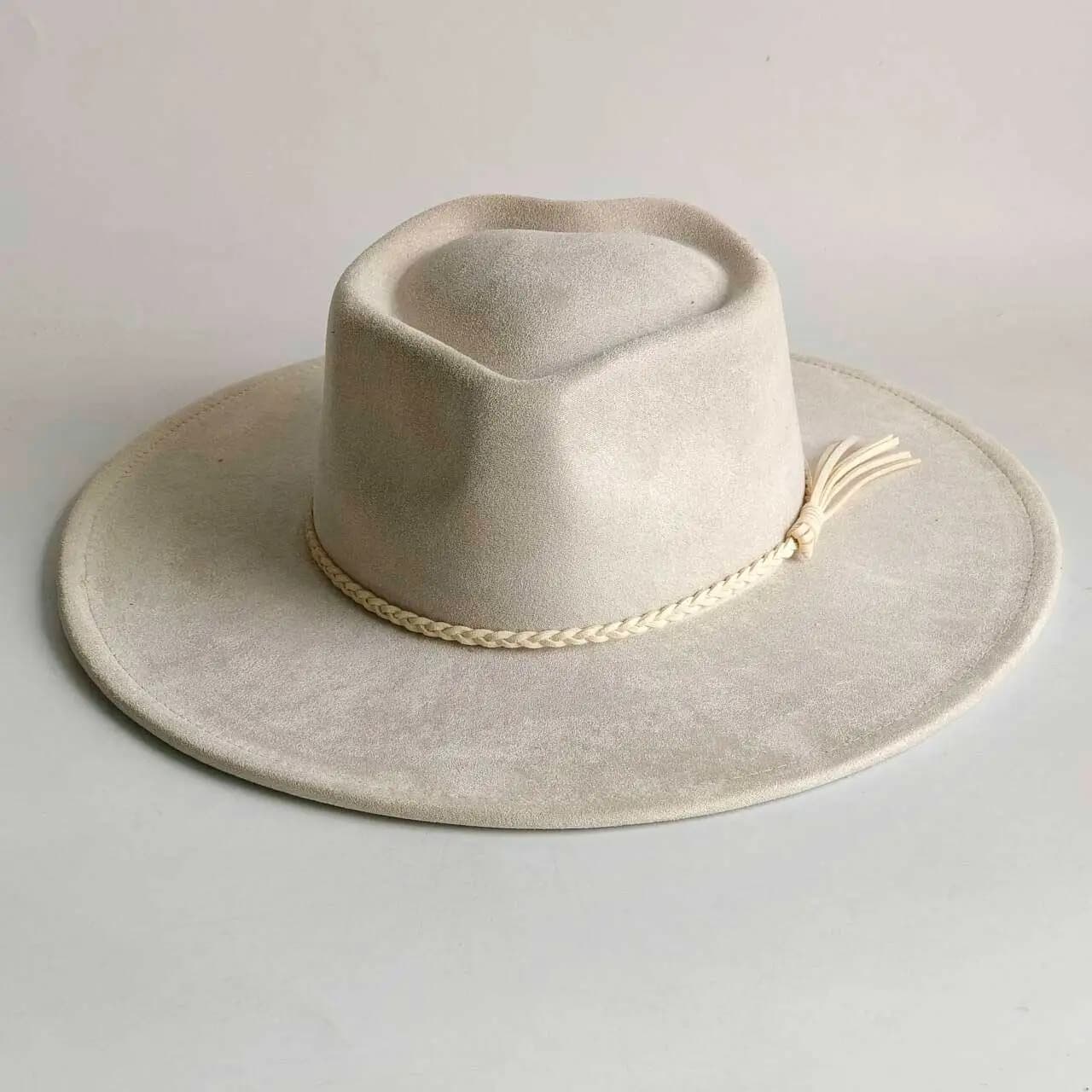 Chapeau en daim vegan bleu marine avec gravure de logo, chapeau vierge avec couronne en forme de cœu
