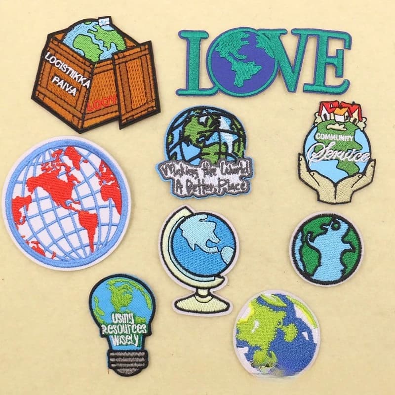 Badge brodé Love Earth