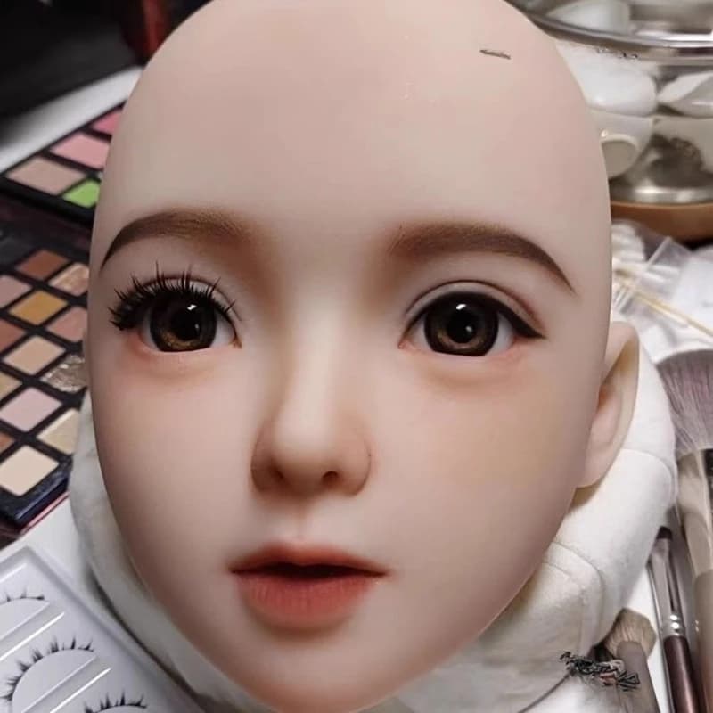 Maquilleur novice copie spéciale peinture pratique d'introduction scène maquillage tête factice même imitation silicone
