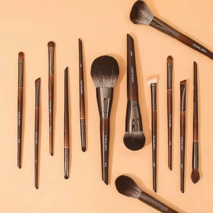 Ensemble de pinceaux de maquillage en fourrure d'animal de qualité supérieure, manche en bois, fard