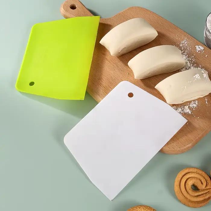 Spatule en plastique pour crème à gâteau, couteau à pâte, grattoir à poupée avec bord lisse, outils de cuisson, 1 pièce