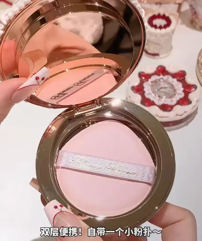 Poudre pressée mate effet soft focus controle du sébum poudre fixatrice flower knows knight unicorn cloud powder strawberry cupid pour tous types de peau occasions speciales femmes