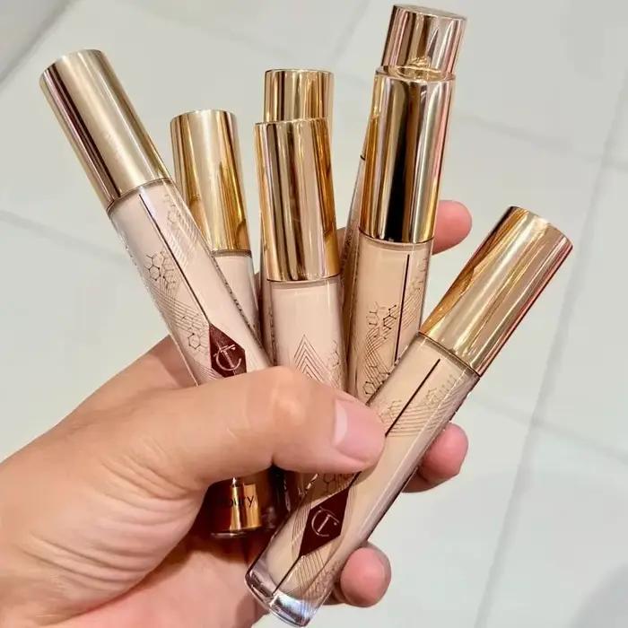 Correcteur de teint éclaircissant Honey de la marque Charlotte Tilbury