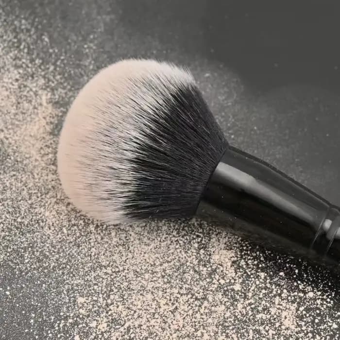 1 grand pinceau de maquillage noir pour poudre libre