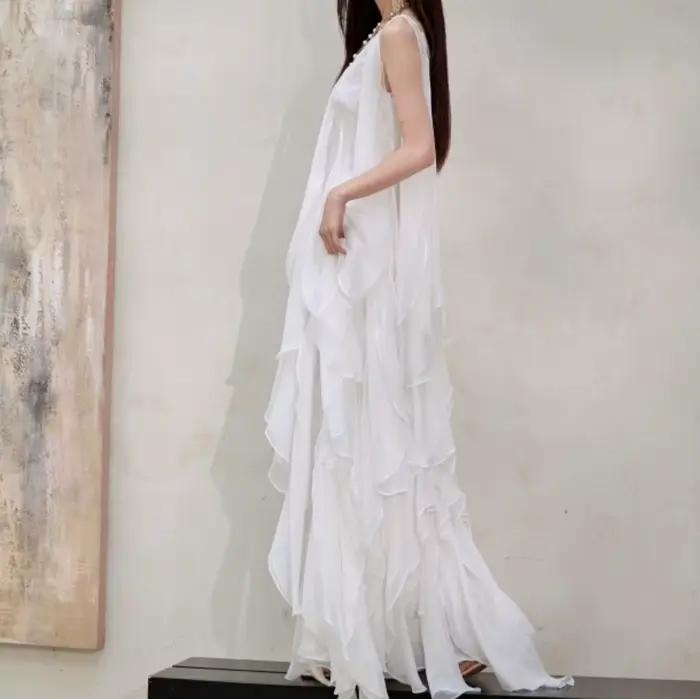 Robe longue blanche style jupe superposée à col en V, nouvelle collection printemps-été, taille haute, coupe trapèze, en polyester, idéale pour les anniversaires