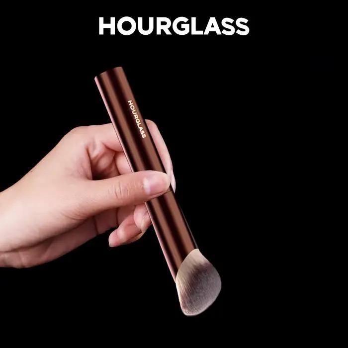 Hourglass-Pinceau de maquillage à poils en fibre douce
