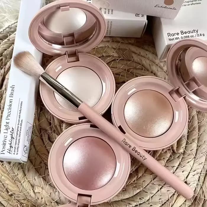 Palette de surligneur de luxe RARE BEAUTY Positive Light Silky Touch