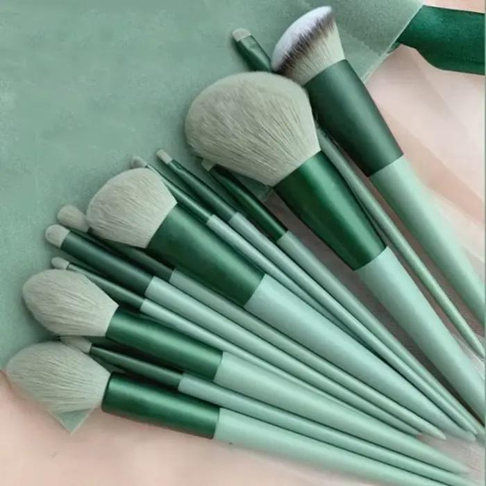 Ensemble de pinceaux de maquillage doux et moelleux