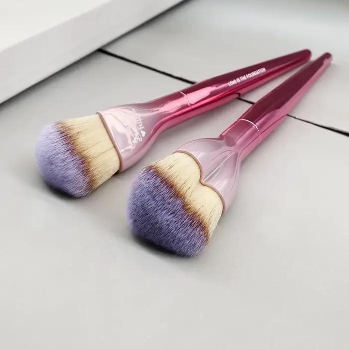 Love Beauty – pinceau de fond de teint rose en forme de cœur