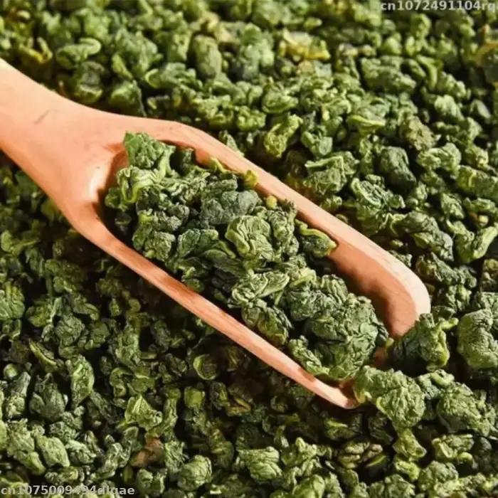 Les granulés de feuilles de mûrier en vrac de qualité 100% sont utilisés pour remplir des Sachets avec des bougies en résine de cristal pour fabriquer du savon de bain