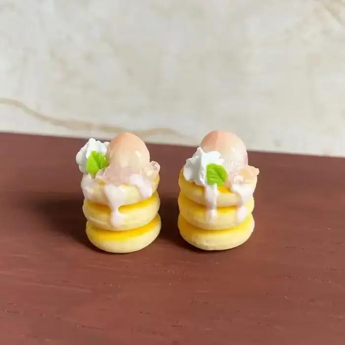 Maison de poupée Miniature, jouet alimentaire, pêche, 3 couches, modèle de gâteau crème, décoration DIY pour accessoires de poupée, cadeau pour enfants, 1 pièce