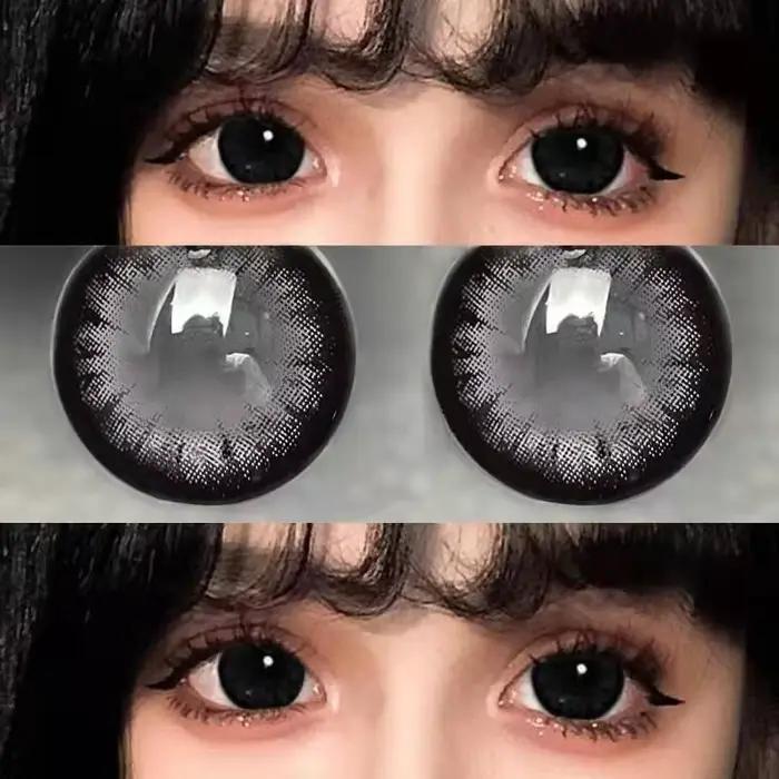 Deux grandes lentilles de contact de couleur pour les yeux noirs sur ordonnance
