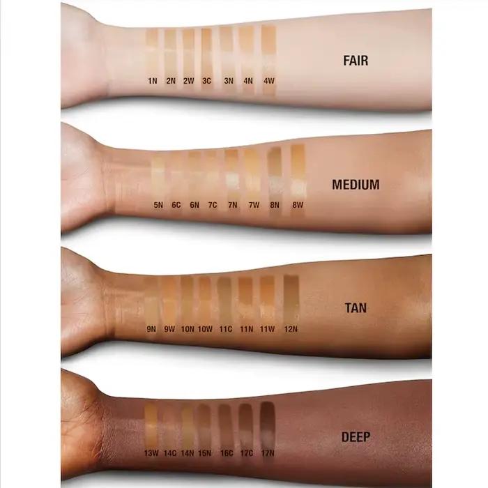 Charlotte Tilbury CT The Soft Light Essence Foundation est une base de maquillage fine
