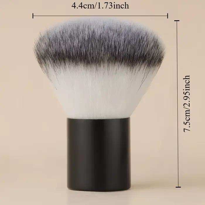 Pinceau Kabuki moelleux pour une application parfaite du fond de teint