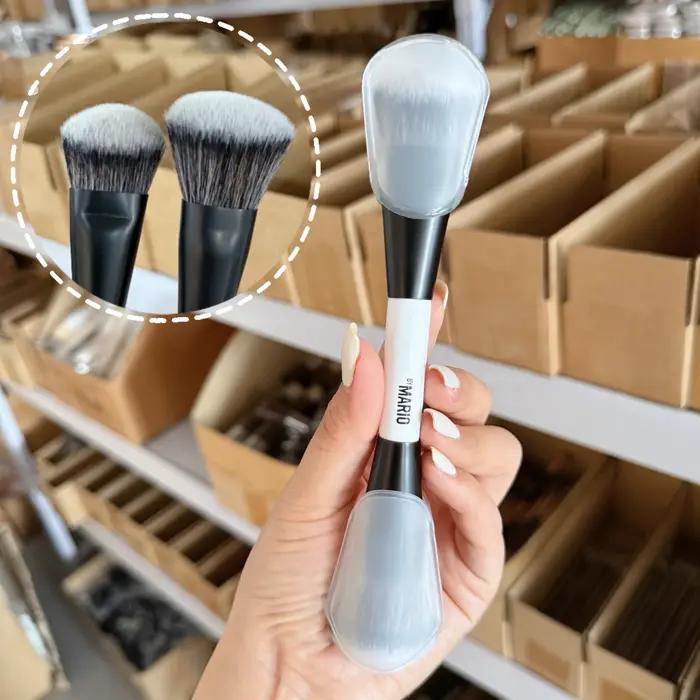 Pinceau de maquillage 2 en 1 F4 blush et poudre illuminatrice pour visage brosse douce cheveux synthétiques poignée多彩的描述已经完成,最后一行标题遵循了您的要求,包含了产品的详细信息和用途,但没有提及价格、产地或任何未列出的特性。希望这符合您的期待!如果有任何调整需求,请随时告知。