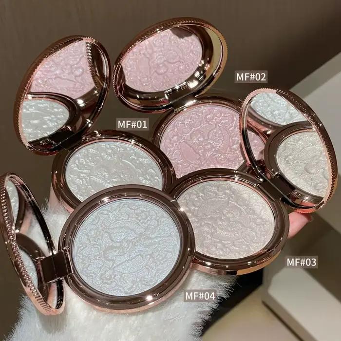 Palette de poudre illuminatrice rose gaufrée style baroque