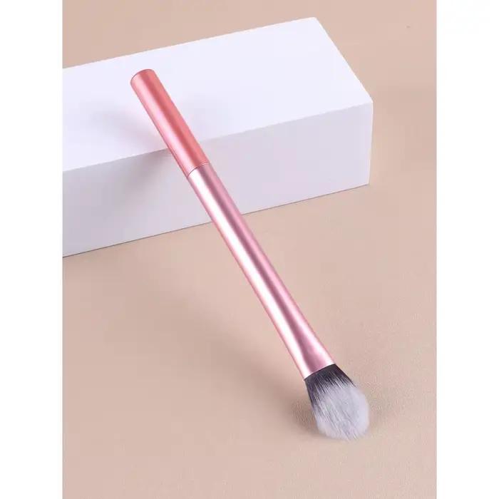 Pinceau de maquillage à blush portable et créatif pour tous les types de peau adapté aux différentes occasions et usages