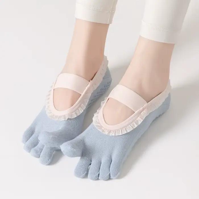 Chaussettes de Pilates à cinq orteils avec grip en silicone plissé, chaussettes courtes souples et élastiques en coton antidérapantes pour le sport