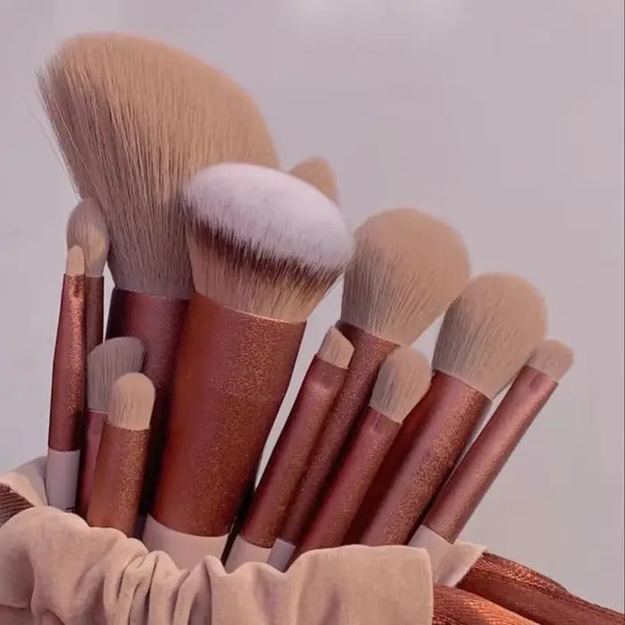 Ensemble de pinceaux de maquillage doux et moelleux
