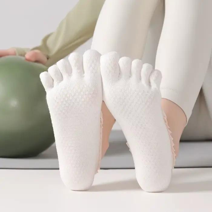 Chaussettes de Pilates à cinq orteils avec grip en silicone plissé, chaussettes courtes souples et élastiques en coton antidérapantes pour le sport
