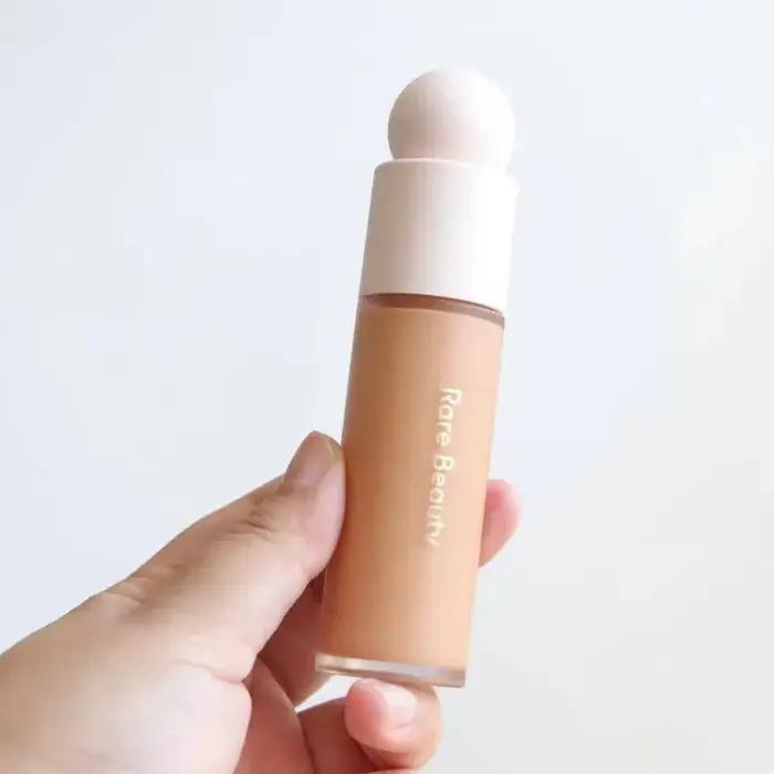 Fond de Teint Fluide Luxe Rare Beauty Effet Léger Couvre Naturellement les Imperfections